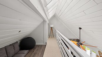 Robinson Cabin 3 Bedroom Cabin by RedAwning