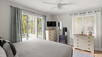 Robinson Cabin 3 Bedroom Cabin by RedAwning