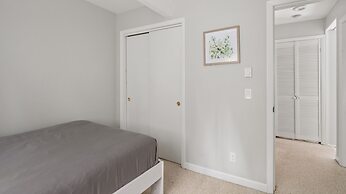 Robinson Cabin 3 Bedroom Cabin by RedAwning