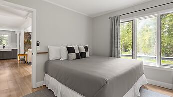 Robinson Cabin 3 Bedroom Cabin by RedAwning