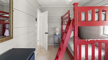 Robinson Cabin 3 Bedroom Cabin by RedAwning