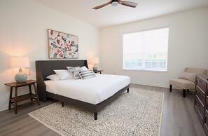 New! Vista Cay Luxury Mirage 2 Bedroom Condo by RedAwning