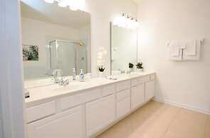 New! Vista Cay Luxury Mirage 2 Bedroom Condo by RedAwning