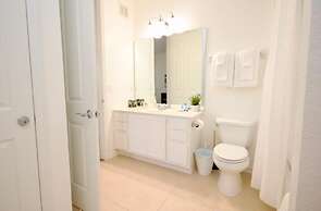 New! Vista Cay Luxury Mirage 2 Bedroom Condo by RedAwning