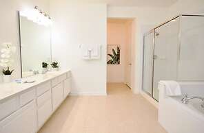 New! Vista Cay Luxury Mirage 2 Bedroom Condo by RedAwning