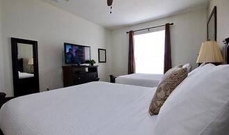 Lake View Delight 3 Bedroom Condo by RedAwning