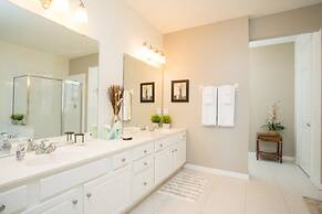 Lake View Delight 3 Bedroom Condo by RedAwning