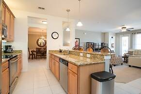 Lake View Delight 3 Bedroom Condo by RedAwning