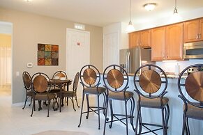 Lake View Delight 3 Bedroom Condo by RedAwning