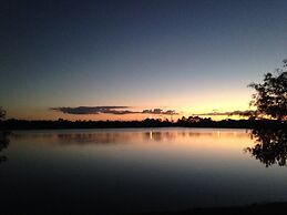 Lake View Delight 3 Bedroom Condo by RedAwning