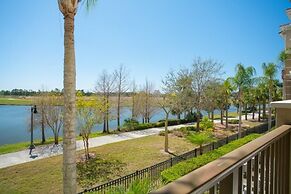 Lake View Delight 3 Bedroom Condo by RedAwning