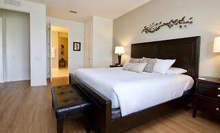 Lake View Delight 3 Bedroom Condo by RedAwning