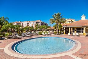 Lake View Delight 3 Bedroom Condo by RedAwning