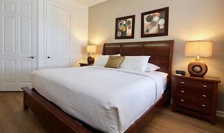 Lake View Delight 3 Bedroom Condo by RedAwning