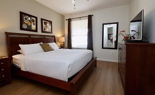 Lake View Delight 3 Bedroom Condo by RedAwning