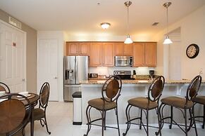 Lake View Delight 3 Bedroom Condo by RedAwning