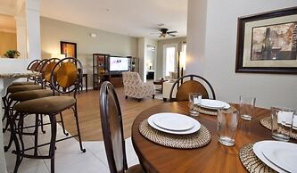 Lake View Delight 3 Bedroom Condo by RedAwning