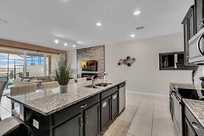 Modern 5br Solara Private Pool 5 Bedroom Townhouse