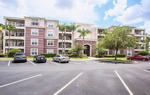 Lakeview Penthouse Elegance 3 Bedroom Condo by RedAwning