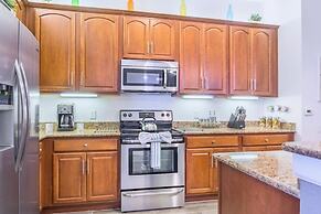 Lakeview Penthouse Elegance 3 Bedroom Condo by RedAwning