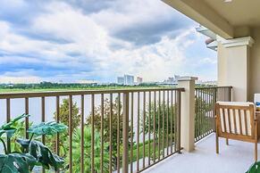 Lakeview Penthouse Elegance 3 Bedroom Condo by RedAwning