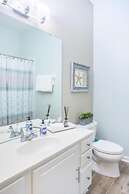 Lakeview Penthouse Elegance 3 Bedroom Condo by RedAwning