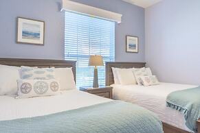 Lakeview Penthouse Elegance 3 Bedroom Condo by RedAwning