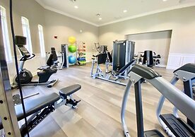 Lakeview Penthouse Elegance 3 Bedroom Condo by RedAwning