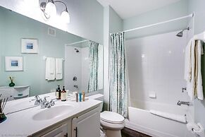 Lake View Nirvana 3 Bedroom Condo by RedAwning