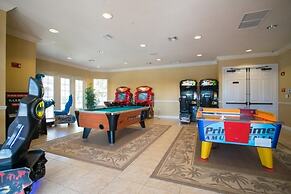 Lake View Nirvana 3 Bedroom Condo by RedAwning