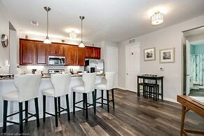 Lake View Nirvana 3 Bedroom Condo by RedAwning