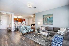 Lake View Nirvana 3 Bedroom Condo by RedAwning