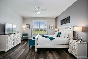 Lake View Nirvana 3 Bedroom Condo by RedAwning