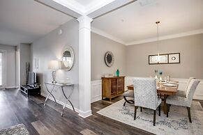 Lake View Nirvana 3 Bedroom Condo by RedAwning