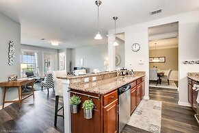 Lake View Nirvana 3 Bedroom Condo by RedAwning