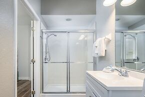 Vista Cay Casa Bella 3 Bedroom Townhouse by RedAwning