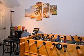 Beautiful 5 Bed Pool Game Room 5 Bedroom Home by RedAwning