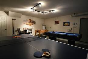 Beautiful 5 Bed Pool Game Room 5 Bedroom Home by RedAwning