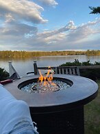 Annabessacook Retreat Limit 8 3 Bedroom Home by RedAwning