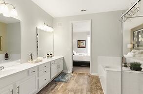 Vista Cay Luxury Secret 3 Bedroom Condo by RedAwning