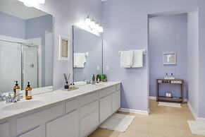 Penthouse Utopia 3 Bedroom Condo by RedAwning