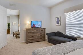 Penthouse Utopia 3 Bedroom Condo by RedAwning