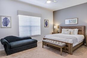 Penthouse Utopia 3 Bedroom Condo by RedAwning