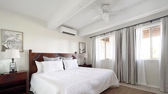 Anahola Aloha Beach House 4 Bedroom Home by RedAwning