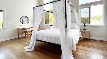 Anahola Aloha Beach House 4 Bedroom Home by RedAwning