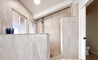 Anahola Aloha Beach House 4 Bedroom Home by RedAwning