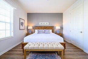 Vista Cay Electra 3 Bedroom Condo by RedAwning