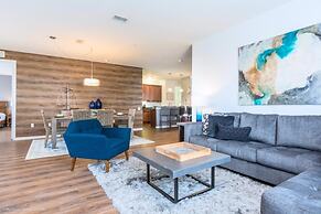 Vista Cay Electra 3 Bedroom Condo by RedAwning