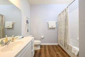 Vista Cay Electra 3 Bedroom Condo by RedAwning