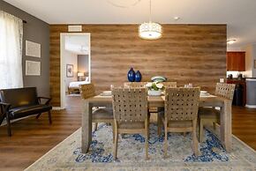 Vista Cay Electra 3 Bedroom Condo by RedAwning